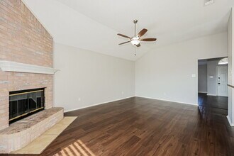 2602 Pioneer Ln in Lancaster, TX - Foto de edificio - Building Photo