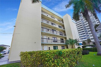 3215 N Ocean Dr in Hollywood, FL - Building Photo - Building Photo