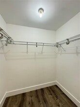 16215 Saddle Club Rd, Unit 201 in Weston, FL - Foto de edificio - Building Photo