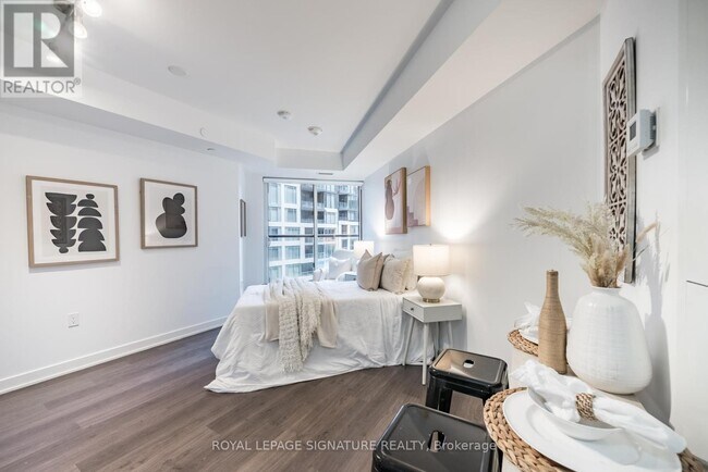property at 576-6576 Front St W