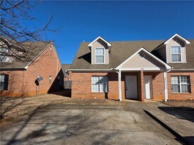 100 Rosehip Ln in Acworth, GA - Building Photo