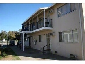 3908 42nd Ave in Sacramento, CA - Foto de edificio - Building Photo