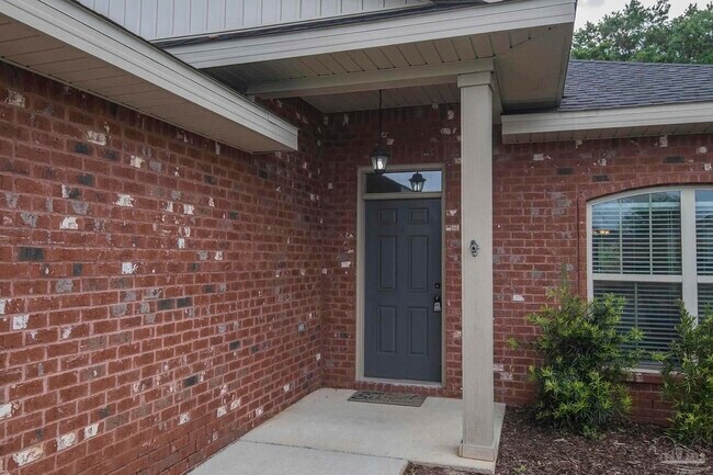 5785 Jade Moon Cir in Milton, FL - Building Photo - Building Photo