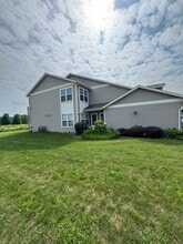 921 Kelly Ln in Sycamore, IL - Building Photo - Building Photo