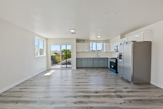 property at 1237 N Kenmore Ave