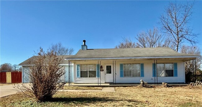 1502 Tudor St in Lowell, AR - Foto de edificio - Building Photo