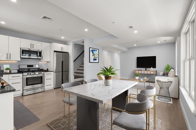 167 Charles St, Unit 4 in Waltham, MA - Building Photo - Building Photo