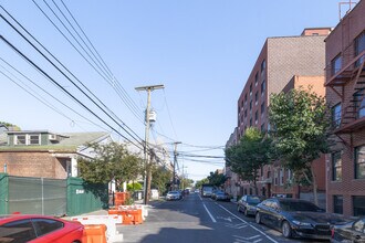 722 E 216th St in Bronx, NY - Building Photo - Building Photo