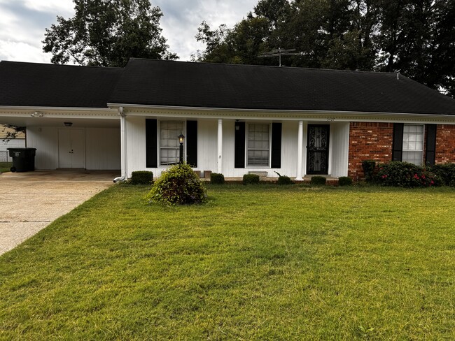 5427 Shirlington Ave in Memphis, TN - Building Photo - Building Photo