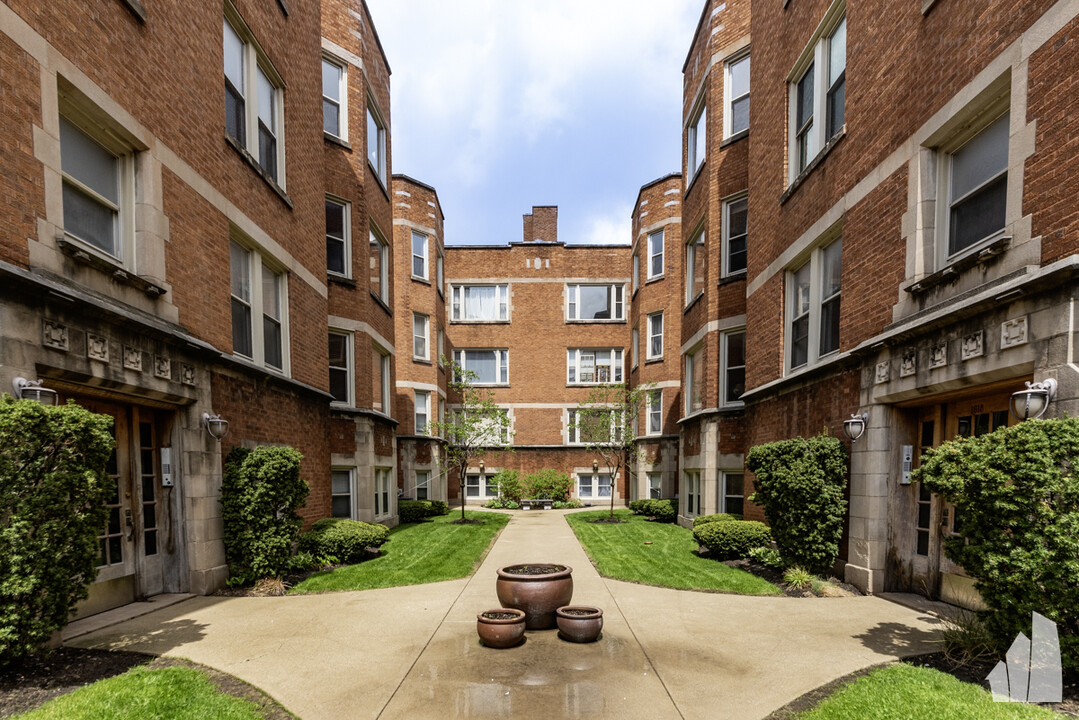 1622 W Columbia Ave, Unit # 03S in Chicago, IL - Building Photo
