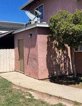 876 N 3rd St in El Cajon, CA - Foto de edificio - Building Photo
