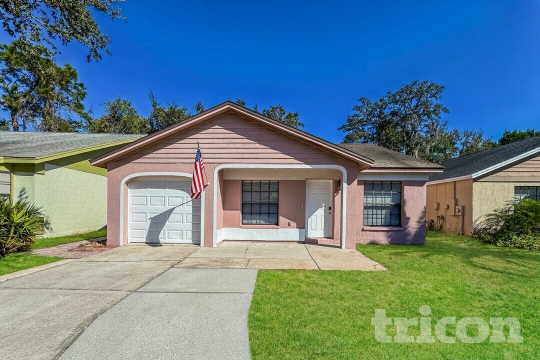 10919 Livingston Dr in New Port Richey, FL - Building Photo