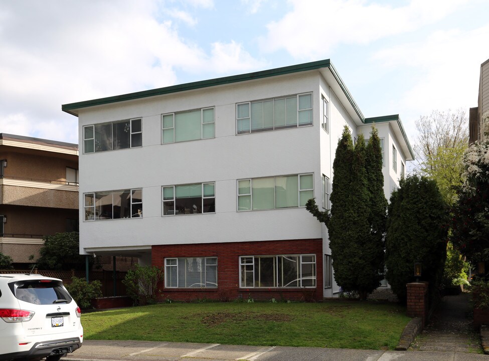 1126 W 13th Ave in Vancouver, BC - Building Photo