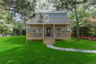 12 14th St in Wading River, NY - Building Photo