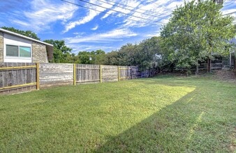 2506 Manor Cir in Austin, TX - Building Photo - Building Photo