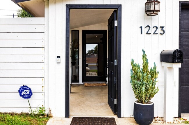 1223 N Studebaker Rd in Long Beach, CA - Building Photo - Building Photo