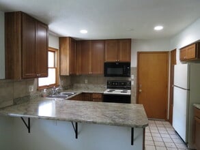 725 W 19th St in Cedar Falls, IA - Building Photo - Building Photo