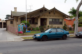 200-210 S Eucalyptus Ave in Inglewood, CA - Foto de edificio - Building Photo