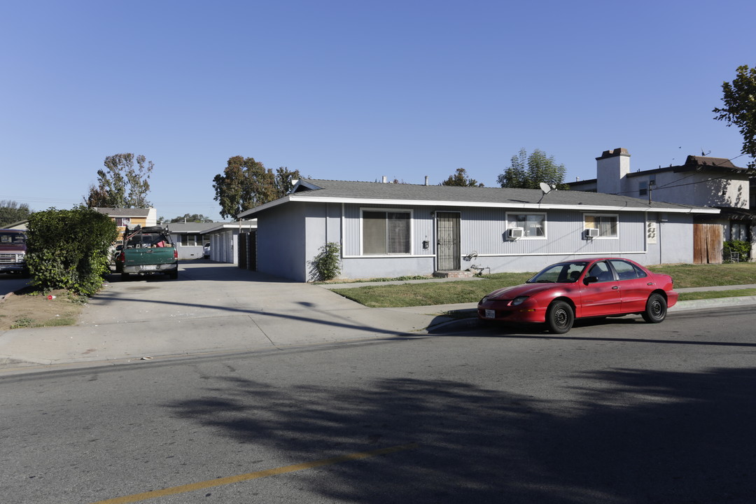 1901-1903 W Washington Ave in Santa Ana, CA - Building Photo