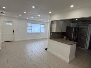 8611 NW 26th St in Sunrise, FL - Building Photo - Building Photo