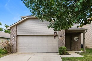 10189 Blue Sky Dr in Avon, IN - Building Photo