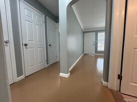 19710 Moross Rd in Detroit, MI - Building Photo