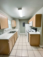 Royal Manor Townhouse Apartments in Lumberton, TX - Building Photo - Building Photo