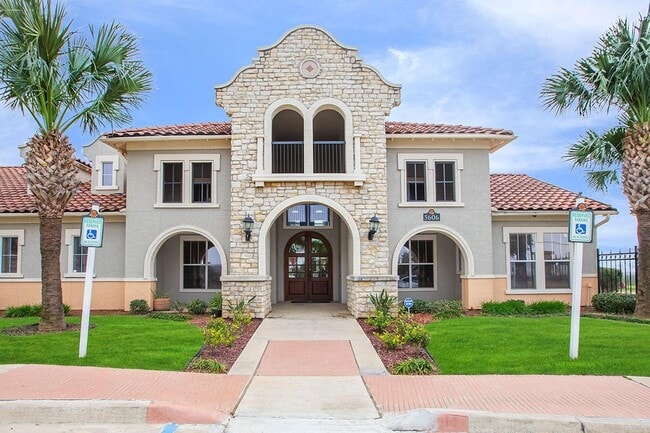 5606 St David Ln in Laredo, TX - Building Photo - Building Photo