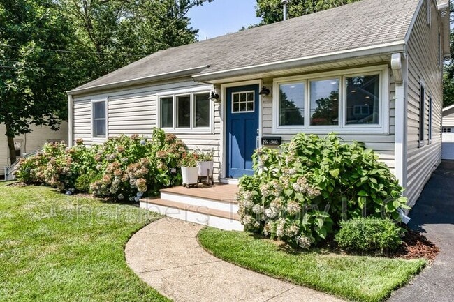 property at 1900 Anderson Rd