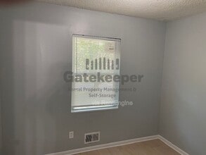8202 Attleboro Dr in Jonesboro, GA - Building Photo - Building Photo