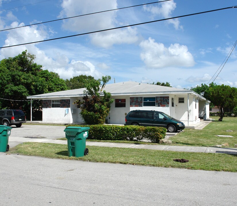 1207-1213 NE 112th St in Miami, FL - Building Photo