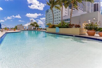 253 NE 2nd St, Unit 1803 in Miami, FL - Building Photo - Building Photo