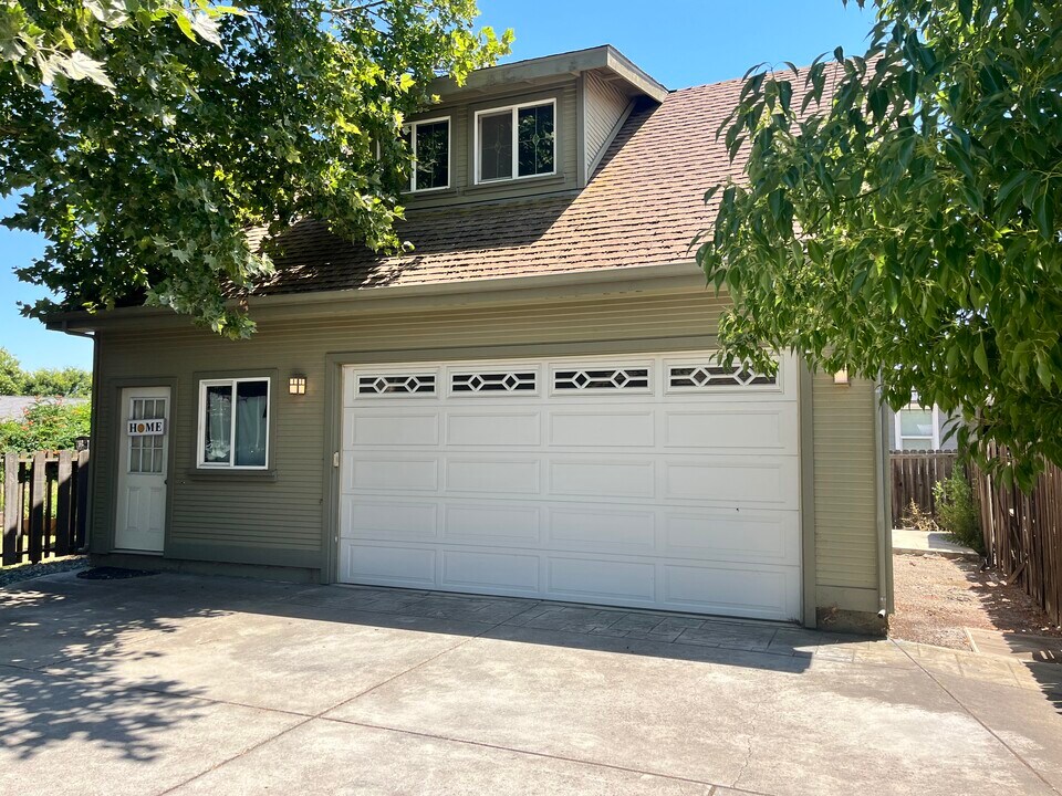 9004 Grove St in Elk Grove, CA - Building Photo