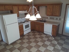 3832 N Pepper Ridge St in Wichita, KS - Foto de edificio - Building Photo