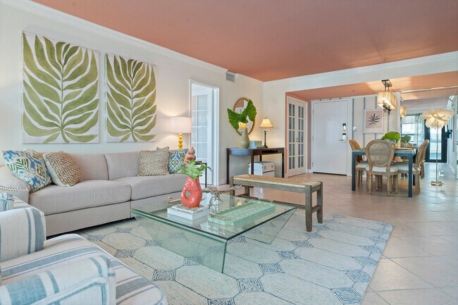 5225 Collins Ave-Unit -FL7-ID1044537P in Miami Beach, FL - Building Photo - Building Photo