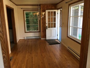 5815 S Corbett Ave in Portland, OR - Building Photo - Building Photo