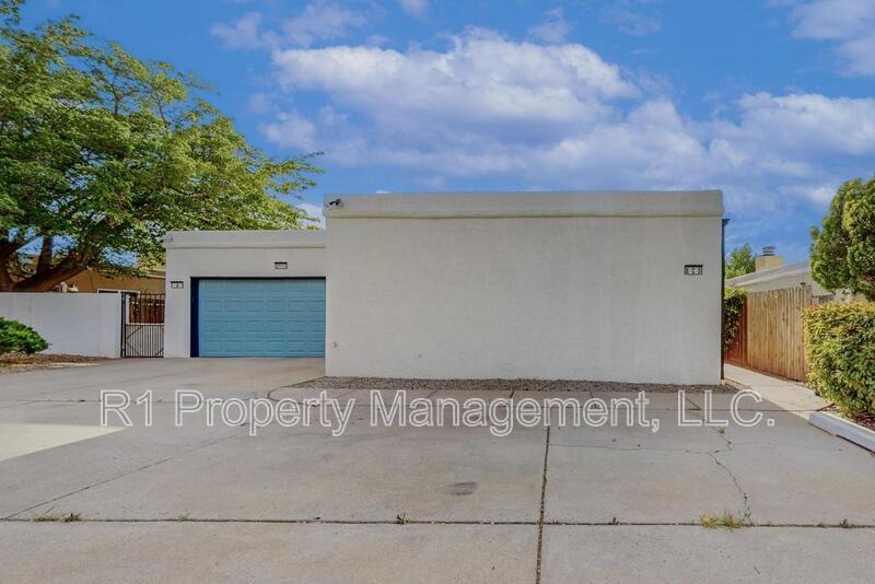 2113 Chelwood Park Blvd NE in Albuquerque, NM - Building Photo