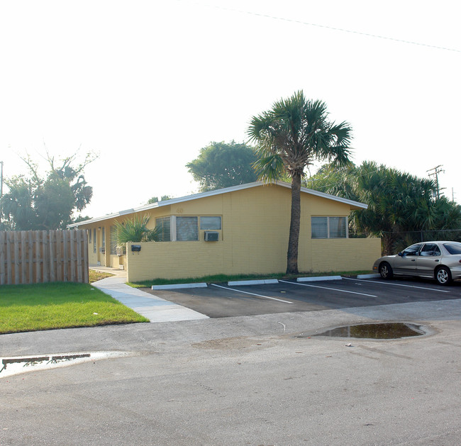 40-60 NW 32nd Ave in Fort Lauderdale, FL - Building Photo - Building Photo