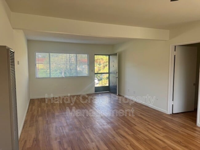 property at 3906 La Crescenta Ave