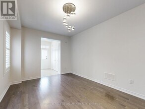 10 Lloyd Cres in Brampton, ON - Building Photo - Building Photo