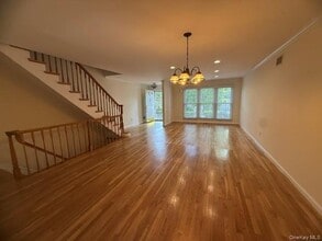 71 Orchard St in Manhasset, NY - Building Photo - Building Photo