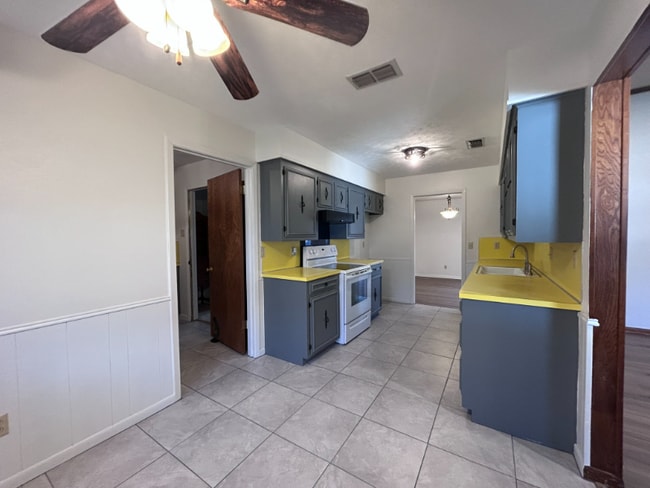 902 Walnut St in Royse City, TX - Foto de edificio - Building Photo