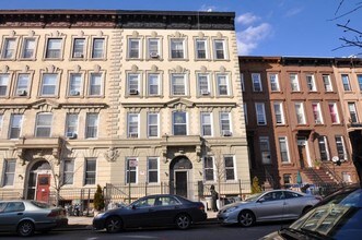 475 Hancock St in Brooklyn, NY - Foto de edificio - Building Photo