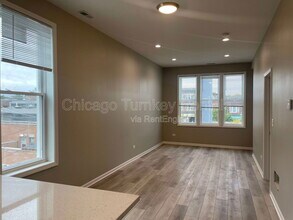 2336 S Troy St in Chicago, IL - Building Photo - Building Photo