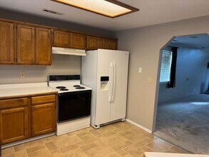 2280 Perri Pl in Medford, OR - Building Photo - Building Photo