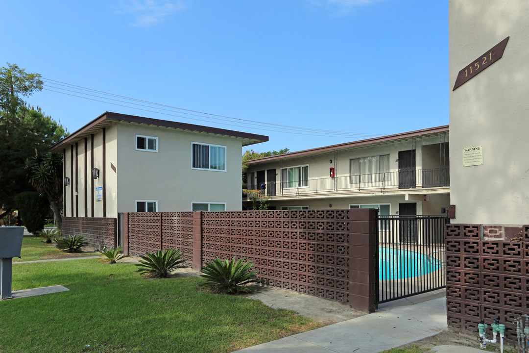 Stuart Grove Apartments in Garden Grove, CA - Building Photo