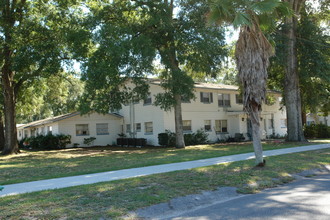 Bahama Cay Apartments in DeLand, FL - Foto de edificio - Building Photo