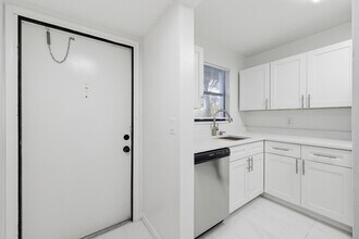 4700 Lucerne Lakes Blvd W in Greenacres, FL - Building Photo - Building Photo