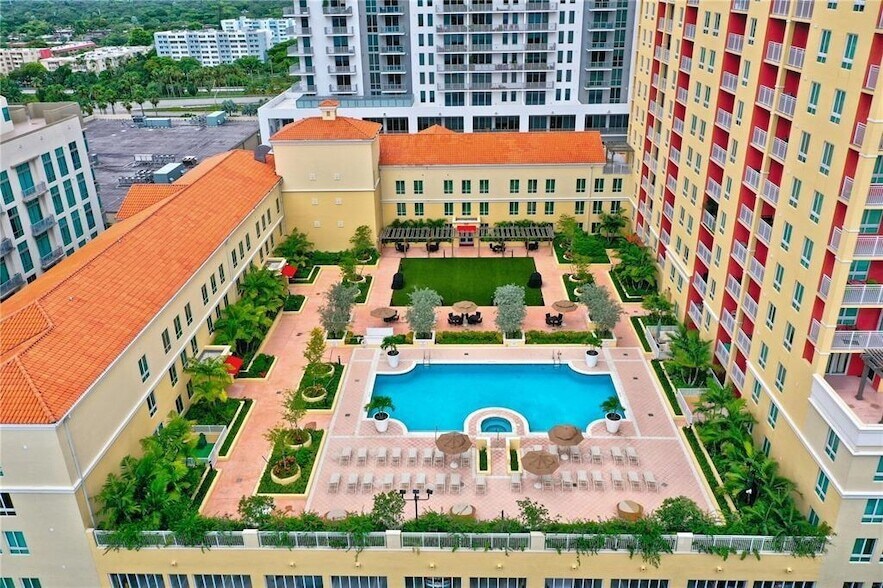 7355 SW 89th St, Unit 427N in Miami, FL - Building Photo