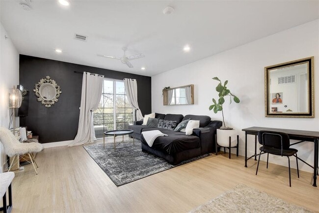 2709 E 5th St. in Austin, TX - Foto de edificio - Building Photo